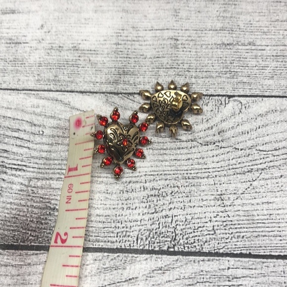 𝅺Betsey Johnson Rhinestone Heart Romantic Costume Statement Earrings Gold. - Picture 5 of 5